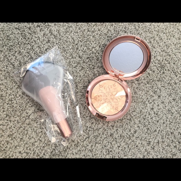 Mac Holiday Snow Ball 3-piece Face Set - Picture 4 of 5